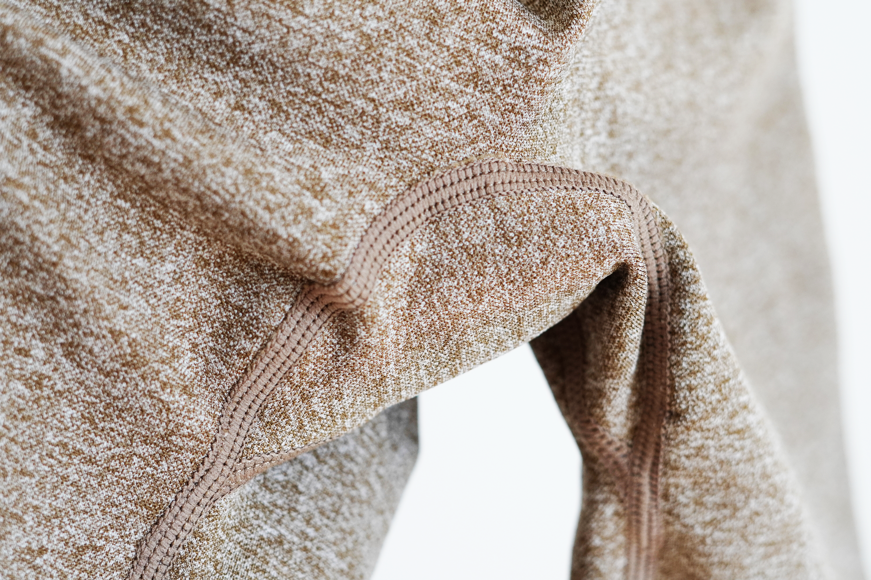 Motivate Scrunch Short • Beige Brown