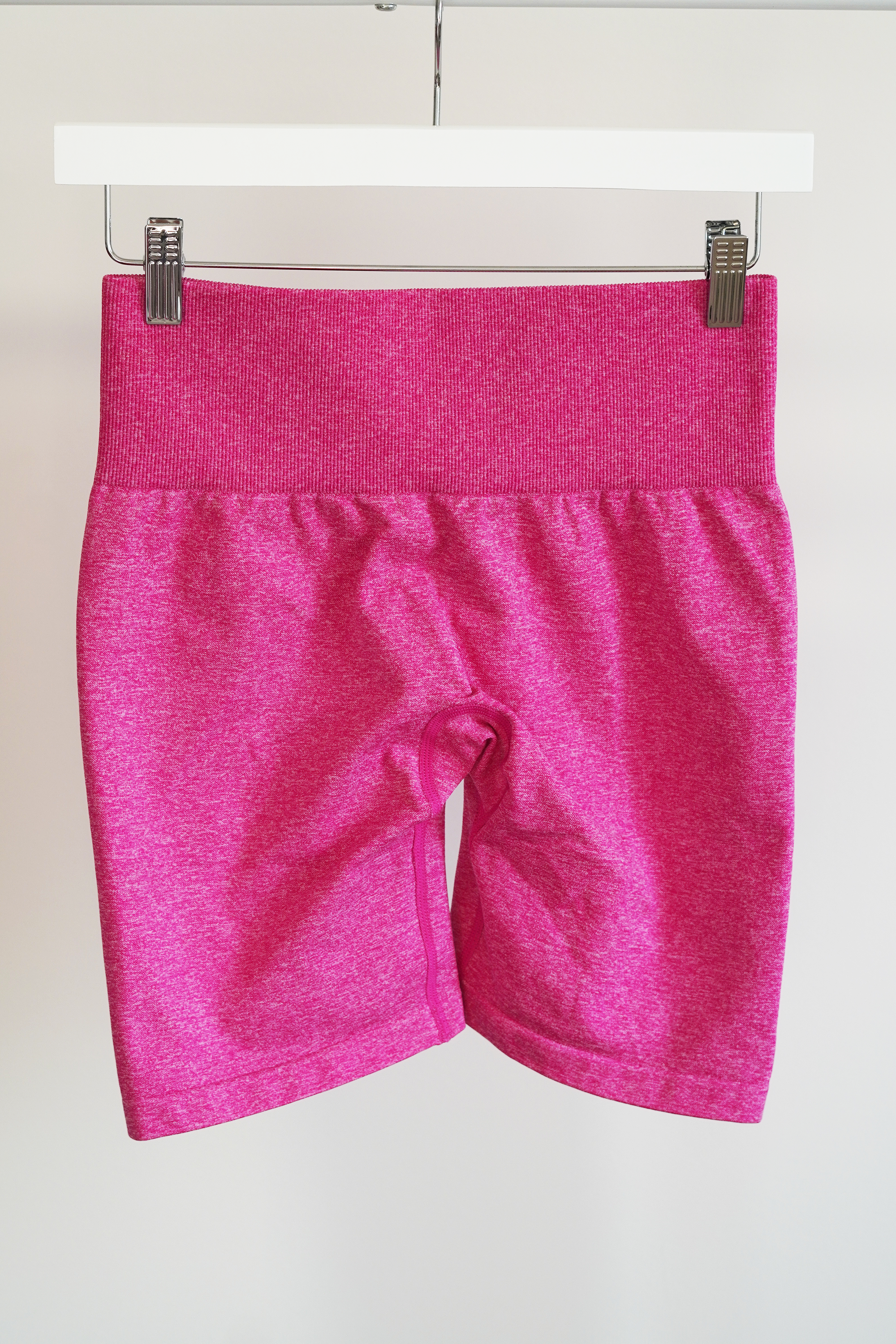 Motivate Scrunch Short • Magenta