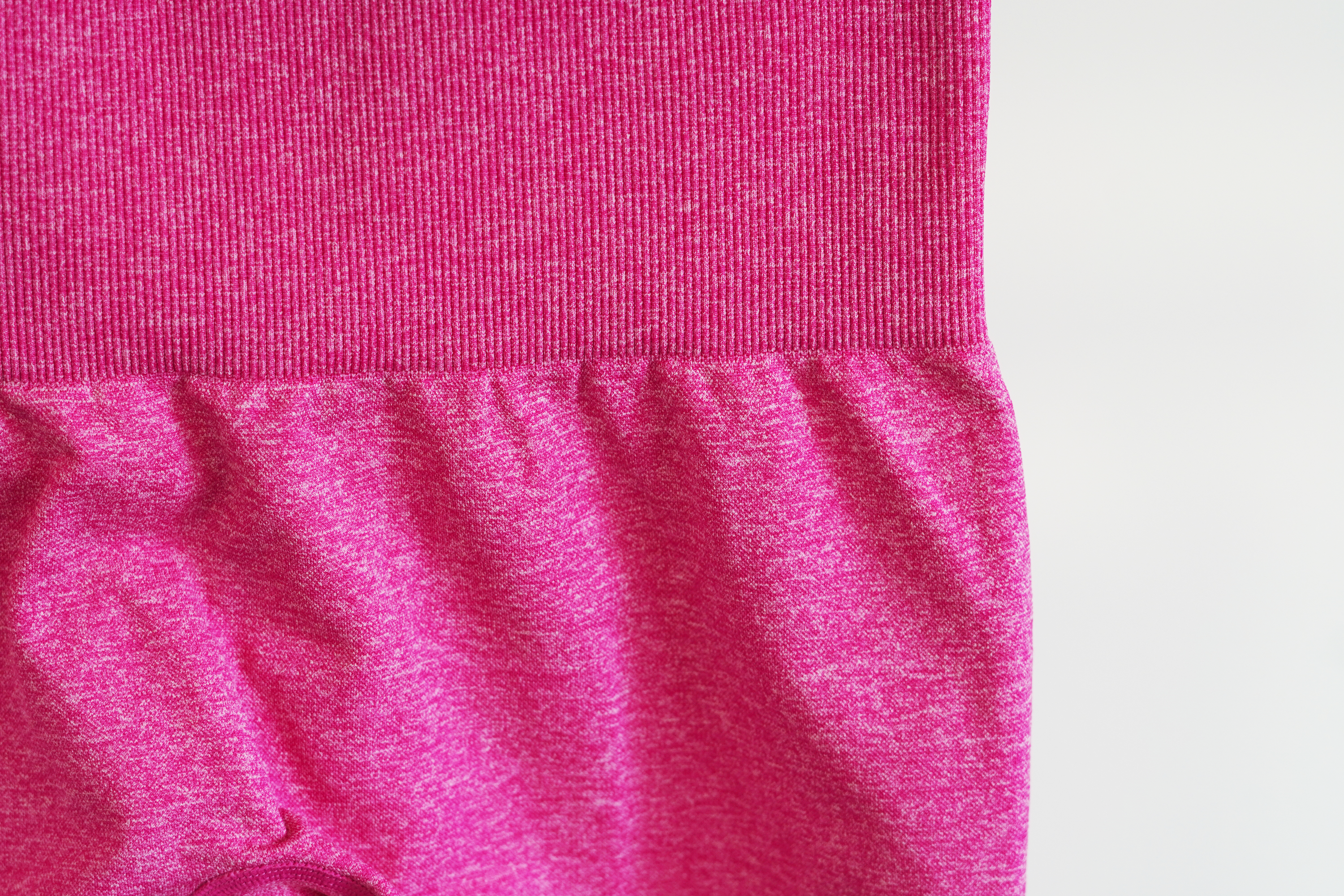 Motivate Scrunch Short • Magenta