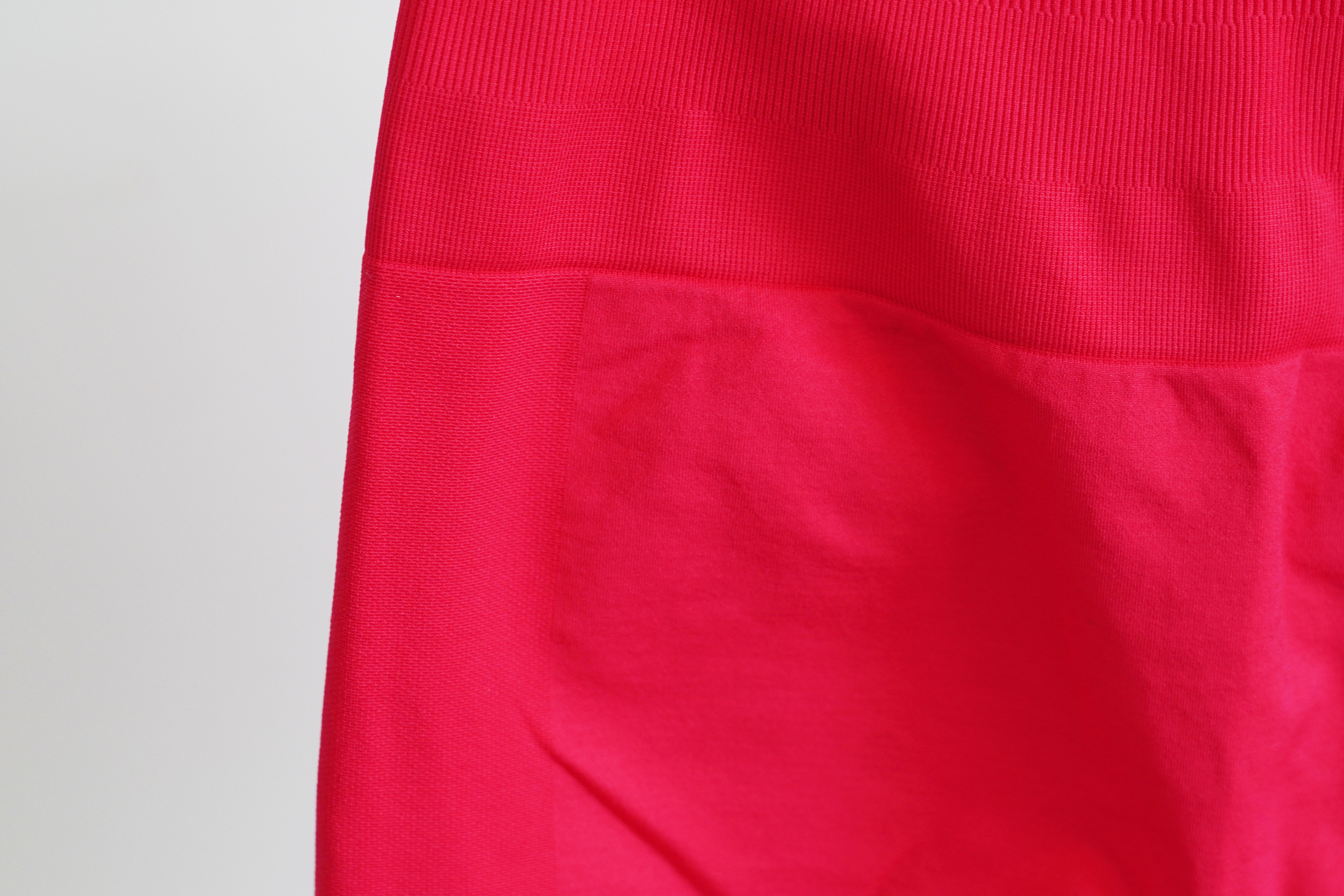 Inspire Short • Amaranth